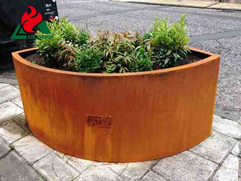 Eye-catching rusted steel planters Services